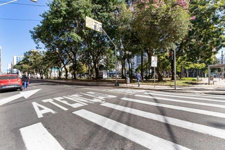 10_photo/94dce46acd.2e3e826b7678b30d-ATLAS-4a6b2aba-25a6-4a45-9fe2-398c79b52843.jpg de apartamento para alugar com 2 quartos, 90m² em Centro, Curitiba