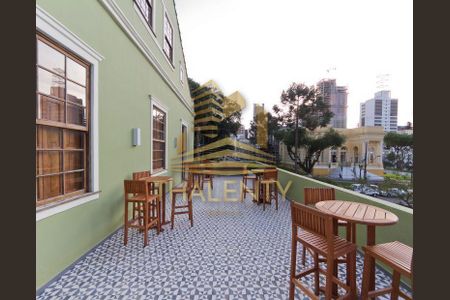 4_photo/94dce46b77.f2c8c659ffa0a6bc-ATLAS-cfd68237-470d-4c95-aa10-385b4c6daae1.jpg de apartamento à venda com 2 quartos, 123m² em Centro, Curitiba