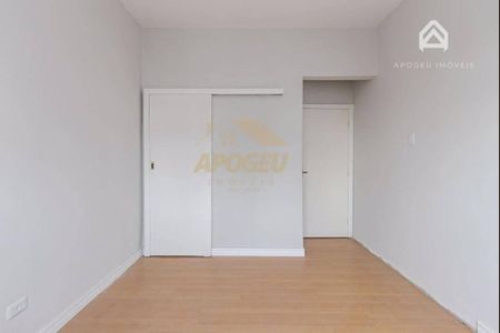 5_photo/94dce46c6f.958ab4e2955fd321-ATLAS-b17b486f-7030-43d7-896b-55816fdc9ff8.jpg de apartamento à venda com 2 quartos, 72m² em Centro, Curitiba