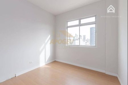 3_photo/94dce46c6f.958ab4e2955fd321-ATLAS-c23d897a-740e-4fee-a16f-e0e50163c12d.jpg de apartamento à venda com 2 quartos, 72m² em Centro, Curitiba