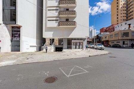 37_photo/94dce46d95.6cfae7307d3dcc57-ATLAS-d74df5b1-f2e5-4aec-90ff-1ae9a6d3b246.jpg de apartamento à venda com 3 quartos, 144m² em Centro, Curitiba