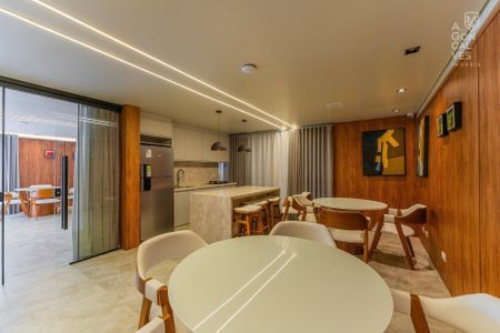 8_photo/94dce46e57.f9cbdd12a1ba2613-ATLAS-273ab63a-8ad0-4d59-8f51-d322d9b61ef2.jpg de apartamento para alugar com 2 quartos, 66m² em Centro, Curitiba