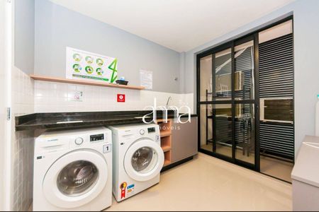 19_photo/94dce46efb.c247dc3751d20bdf-ATLAS-d1aee085-969d-4a77-a99b-e66dfdf45efc.jpg de kitnet/studio à venda com 1 quarto, 31m² em Centro, Curitiba