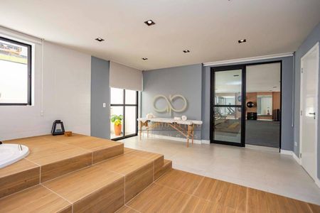 4_photo/94dce46efb.ed0eadb7a50dee3f-ATLAS-3e086c58-0e9e-4c56-b0c9-a64bbeacde2a.jpg de apartamento à venda com 1 quarto, 30m² em Centro, Curitiba