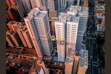 5_photo/94dce47101.bc87a70d2c2e0f85-ATLAS-0b7692ae-70a0-40d2-97d2-9ebe102cbb96.jpg de apartamento à venda com 3 quartos, 95m² em Centro, Curitiba