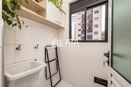 10_photo/94dce47117.e36cf7204ae9d2f3-ATLAS-24aca4a5-1ae2-4908-973e-17a7a8564c50.jpg de apartamento à venda com 2 quartos, 69m² em Centro, Curitiba