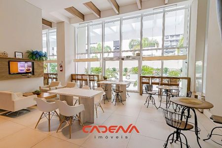 35_photo/94dce47123.7c7ac5e32c298168-ATLAS-c69ada95-d476-4ba3-af8d-e72c834e42b7.jpg de apartamento à venda com 2 quartos, 68m² em Centro, Curitiba