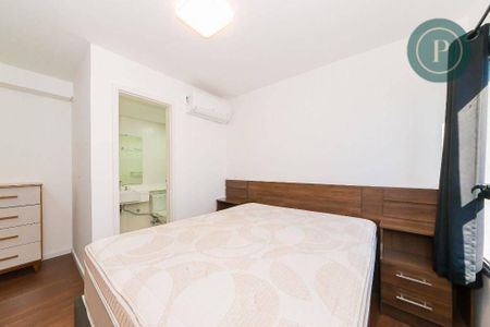 12_photo/94dce47191.f805a90f0d3fc62d-ATLAS-a414c185-6d66-441b-a854-ec0e1a2de2f7.jpg de apartamento para alugar com 2 quartos, 66m² em Centro, Curitiba