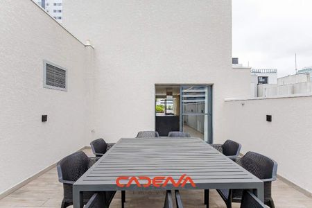 24_photo/94dce471a7.c73b78bac5a2f3b6-ATLAS-8f6b2eb2-a49b-45bf-81a7-5b21d199b63b.jpg de apartamento à venda com 1 quarto, 30m² em Centro, Curitiba