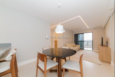 2_photo/94dce471c1.8d5cfb07f064a09b-ATLAS-596f0abc-a61f-472d-919e-cd41d79d503b.jpg de apartamento à venda com 2 quartos, 76m² em Centro, Curitiba