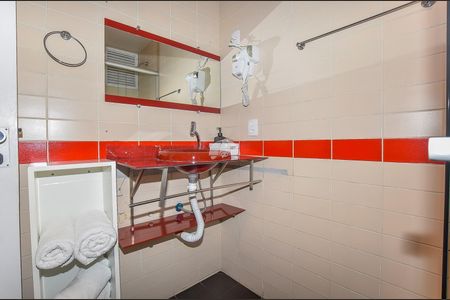 8_photo/94dce47265.5dd37f09e12e2e15-ATLAS-5861b799-0b7a-43b3-b4c3-e8b361bda32a.jpg de apartamento para alugar com 1 quarto, 67m² em Centro, Curitiba