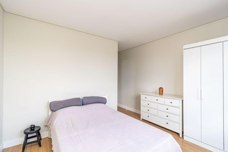 8_photo/94dce472d7.04af7fc2355c33fa-ATLAS-1cbe2618-9d94-4fe8-835a-329645c0ddb3.jpg de apartamento à venda com 2 quartos, 67m² em Centro, Curitiba