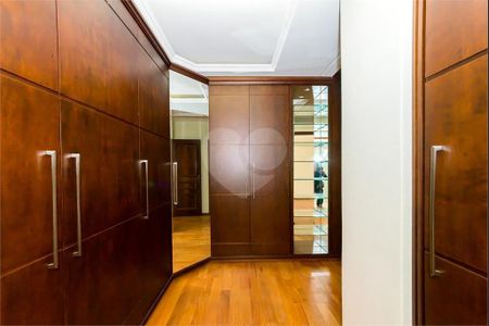 7_photo/94dce4731f.5a85c5bdfef41cf9-ATLAS-294bcff5-dbd8-4815-a508-c3a8db6f2fff.jpg de apartamento à venda com 3 quartos, 248m² em Centro, Curitiba