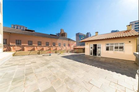 9_photo/94dce4731f.5a85c5bdfef41cf9-ATLAS-d1e4fdc2-ef04-4ee7-94d8-47c25c3fbf4c.jpg de apartamento à venda com 3 quartos, 248m² em Centro, Curitiba