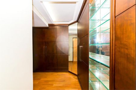 2_photo/94dce4731f.5a85c5bdfef41cf9-ATLAS-d99d9581-889e-4acc-af6b-4377fcb7b5a8.jpg de apartamento à venda com 3 quartos, 248m² em Centro, Curitiba