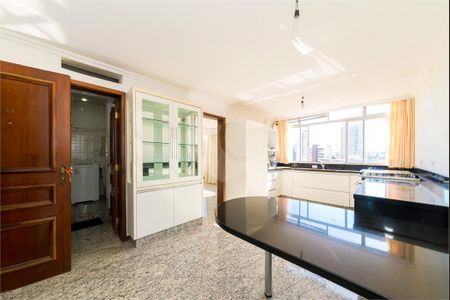 10_photo/94dce47321.23351eba74f1df34-ATLAS-90606ac1-3f85-4f5b-a53d-b8d39a19ff4a.jpg de apartamento à venda com 3 quartos, 248m² em Centro, Curitiba