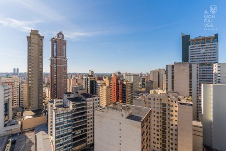 4_photo/94dce4736f.e6b37ce29bf1dd53-ATLAS-a2c8fb40-95a3-4e3d-982b-983b596a81b8.jpg de apartamento à venda com 3 quartos, 140m² em Centro, Curitiba