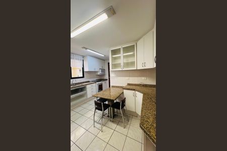 8_photo/94dce476cf.4ca167820d2e84ef-ATLAS-3c1dd0dd-c2dd-4af0-9280-ee0e01a7456e.jpg de apartamento para alugar com 4 quartos, 163m² em Batel, Curitiba