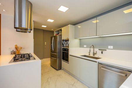 5_photo/94dce478ef.b4145c8a8c3e966f-ATLAS-9fa60134-8d68-4b67-92b2-6417a06c0e25.jpg de apartamento à venda com 4 quartos, 308m² em Água Verde, Curitiba