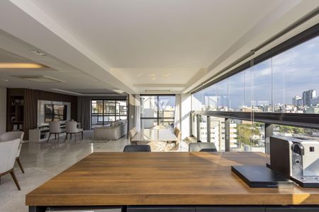 8_photo/94dce478ef.b4145c8a8c3e966f-ATLAS-c08c2cd3-8955-40b3-99cf-bfcba869617b.jpg de apartamento à venda com 4 quartos, 308m² em Água Verde, Curitiba