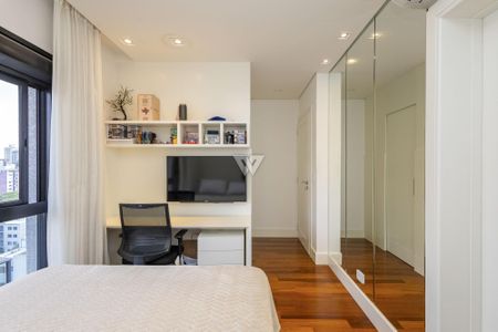 10_photo/94dce478ef.b4145c8a8c3e966f-ATLAS-eefa9fd1-d5e9-4bf4-8a37-7984865659f8.jpg de apartamento à venda com 4 quartos, 308m² em Água Verde, Curitiba