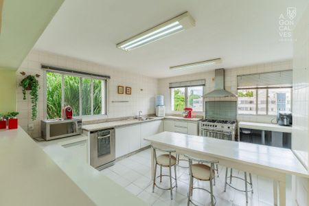 16_photo/94dce4792d.ff563b8e194ef17c-ATLAS-11262731-292e-4f95-945d-dff40f36adcc.jpg de apartamento à venda com 5 quartos, 415m² em Água Verde, Curitiba