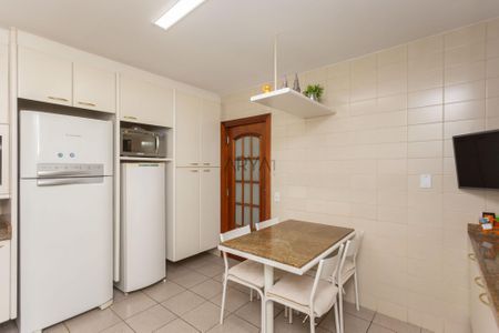 18_photo/94dce47a1b.53b17eef82a98535-ATLAS-a3c01d68-c5a1-4aa2-903d-36f9df6f65b5.jpg de apartamento à venda com 5 quartos, 422m² em Rebouças, Curitiba