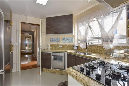 11_photo/94dce47a79.b68f8fc19bd8f2c2-ATLAS-cbc18772-80f1-492b-8f44-33a697901fb2.jpg de apartamento à venda com 4 quartos, 164m² em Água Verde, Curitiba