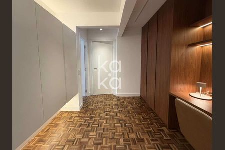 8_photo/94dce47aa3.d2cfc385ff0b6c14-ATLAS-20343938-7489-469d-8407-44c9e72a4e10.jpg de apartamento à venda com 3 quartos, 215m² em Rebouças, Curitiba