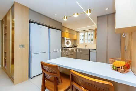 3_photo/94dce47aaf.b87ea8ae06b56093-ATLAS-a73fa93e-c4db-48d8-94df-676f9f3af766.jpg de apartamento à venda com 4 quartos, 146m² em Centro, Curitiba