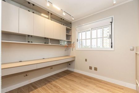 18_photo/94dce47aaf.d015c17c912ec518-ATLAS-1b830ded-8be8-44fb-b52f-13363c2c1e76.jpg de apartamento à venda com 4 quartos, 145m² em Centro, Curitiba