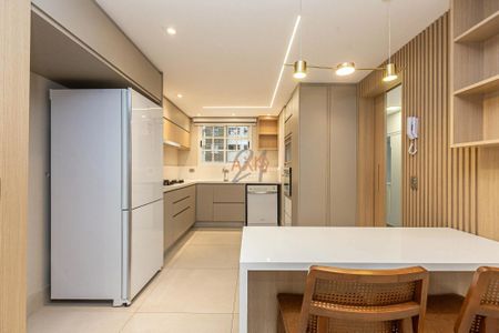 6_photo/94dce47aaf.d015c17c912ec518-ATLAS-3d339ab6-e2dc-4ca5-8448-619a9d9a7dbd.jpg de apartamento à venda com 4 quartos, 145m² em Centro, Curitiba