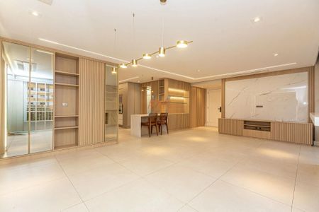 2_photo/94dce47aaf.d015c17c912ec518-ATLAS-4c5157f6-3ba7-4e8d-b486-6ad2e4979ada.jpg de apartamento à venda com 4 quartos, 145m² em Centro, Curitiba