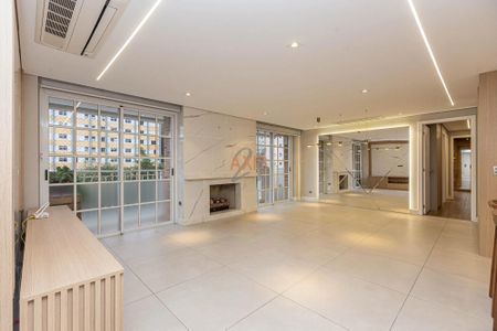 4_photo/94dce47aaf.d015c17c912ec518-ATLAS-ea02bd91-80ea-45aa-89f8-fabdce22a90e.jpg de apartamento à venda com 4 quartos, 145m² em Centro, Curitiba