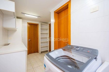 17_photo/94dce47aaf.dadd584d06f5cf19-ATLAS-5fd8b87f-83ed-4134-98a4-7a61fc31365f.jpg de apartamento à venda com 3 quartos, 167m² em Centro, Curitiba