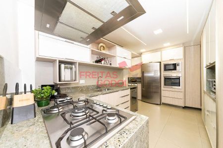 15_photo/94dce47faf.81ee6168a6f67de5-ATLAS-7532f874-0792-44ff-b1af-c5d8c86dc3a5.jpg de apartamento à venda com 3 quartos, 267m² em Água Verde, Curitiba