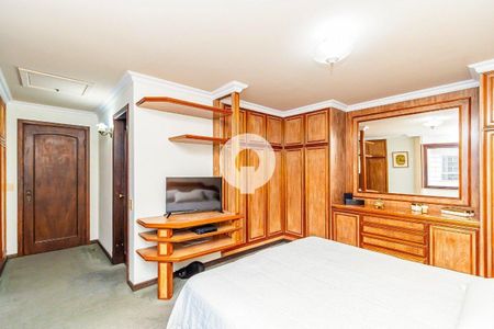 16_photo/94dce480bd.ef9097c2fd5b064b-ATLAS-cc819d4d-52ab-43e3-a6f8-937ae835e82c.jpg de casa à venda com 3 quartos, 450m² em Água Verde, Curitiba