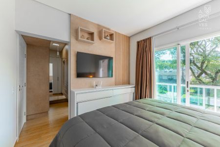 13_photo/94dce48141.c71f1d8725b4ceca-ATLAS-e71b2204-101d-43bb-85b5-a5483a5cdb50.jpg de casa à venda com 4 quartos, 186m² em Água Verde, Curitiba