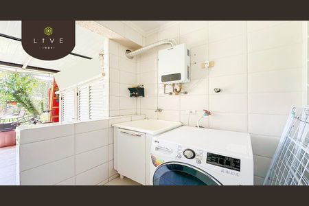 4_photo/94dce481fb.2166fbebe8fc1b24-ATLAS-1cd7b5f5-da2e-46b7-ba46-7d7e4ecb787a.jpg de casa à venda com 5 quartos, 261m² em Água Verde, Curitiba