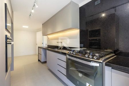 10_photo/94dce483d1.5f4a768a92be5e80-ATLAS-034fbba6-d4c3-4ceb-8e0e-85e70755d759.jpg de apartamento para alugar com 4 quartos, 158m² em Água Verde, Curitiba