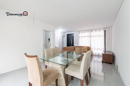 6_photo/94dce48421.e3b31e3a4646cbca-ATLAS-a5e618cc-dd2f-4a07-aba0-cd906e3c005f.jpg de casa à venda com 3 quartos, 201m² em Água Verde, Curitiba