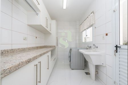 4_photo/94dce485eb.9e0f63e34932a427-ATLAS-a4ee4fa1-1ae5-4bc5-a949-96759e91dcfc.jpg de casa à venda com 3 quartos, 440m² em Água Verde, Curitiba