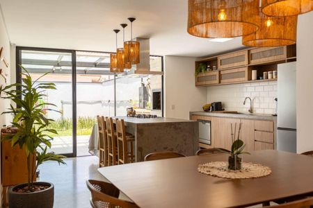 10_photo/94dce4860d.34f8a368ab26d3b9-ATLAS-40934f47-7342-4803-9727-6e3850380e32.jpg de casa à venda com 3 quartos, 174m² em Água Verde, Curitiba