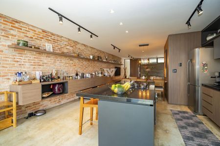 9_photo/94dce4860d.3b57973b6ba6616d-ATLAS-beef7af9-94ef-4b8b-a827-ec6a96b86c8c.jpg de casa à venda com 3 quartos, 200m² em Água Verde, Curitiba