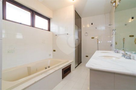 11_photo/94dce48659.e55d5649294f0132-ATLAS-9e37a2cc-2be5-42a8-a96a-6e680ce0c7b9.jpg de casa à venda com 7 quartos, 359m² em Água Verde, Curitiba