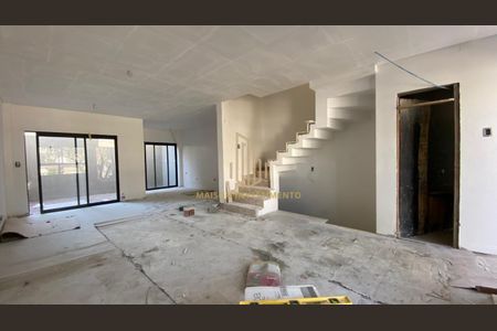 4_photo/94dce486b7.cdd4f02be08f0036-ATLAS-f8e963f2-392c-462d-ad0f-798746bb2c67.jpg de casa à venda com 3 quartos, 260m² em Água Verde, Curitiba