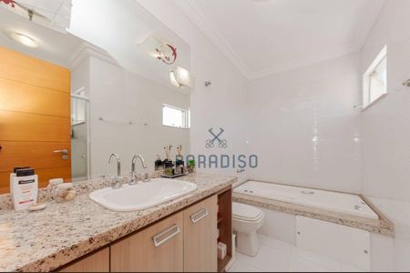 11_photo/94dce48793.d07c2a0b8c6da5c7-ATLAS-27396a12-3e2f-4d51-9d55-6faacc7b080f.jpg de casa à venda com 3 quartos, 202m² em Água Verde, Curitiba