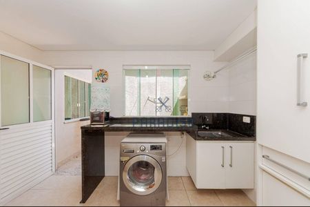 5_photo/94dce48793.d07c2a0b8c6da5c7-ATLAS-559b665a-55b7-455b-88e2-8a371f761f1b.jpg de casa à venda com 3 quartos, 202m² em Água Verde, Curitiba