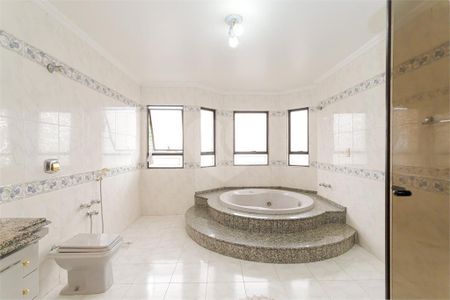 3_photo/94dce487c5.bab592124e6b75e1-ATLAS-759c4d94-0c76-4e08-988c-35b41a2f7d88.jpg de casa à venda com 3 quartos, 366m² em Água Verde, Curitiba
