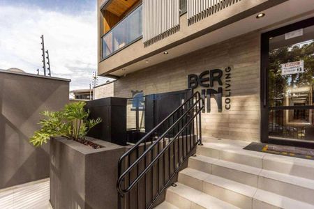 3_photo/94dce487cb.f7e81ba1849dc159-ATLAS-0ad6465c-8ec9-4757-88d7-2ef19ae5cf80.jpg de apartamento à venda com 1 quarto, 31m² em Água Verde, Curitiba